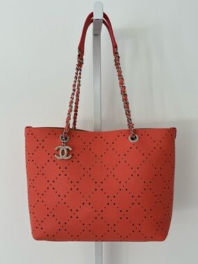 CHANEL 17P CORAL LEATHER LASER CUT TOTE WITH DETACHABLE WALLET